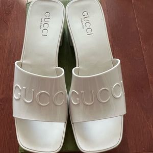GUCCI Women's off-white rubber slide heeled sandals